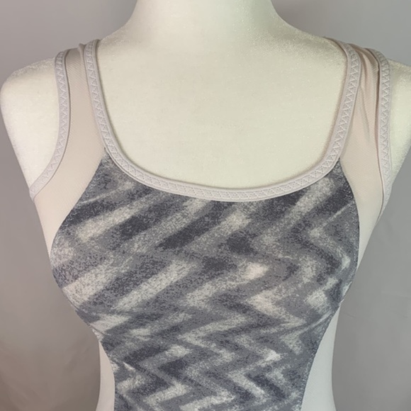 Lululemon Run: Speed Squad Grey & White Athletic Tank Top - Picture 4 of 7